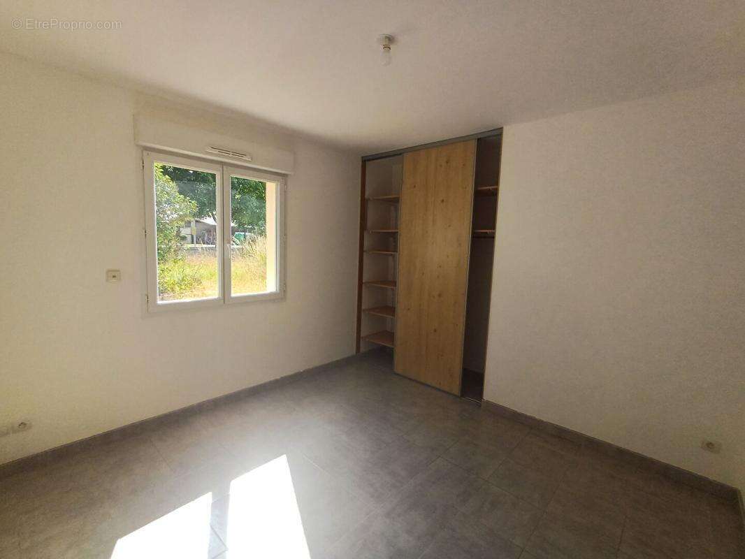 Maison à MONCETZ-LONGEVAS