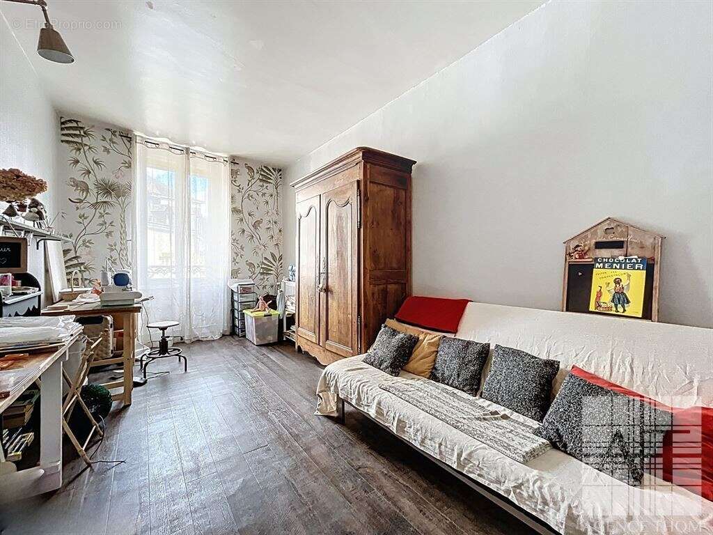 Maison à AMBRIERES-LES-VALLEES