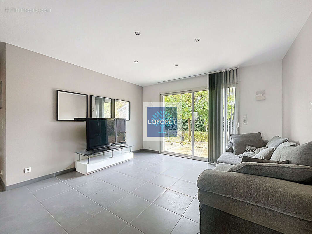 Maison à SAINT-SEURIN-DE-BOURG