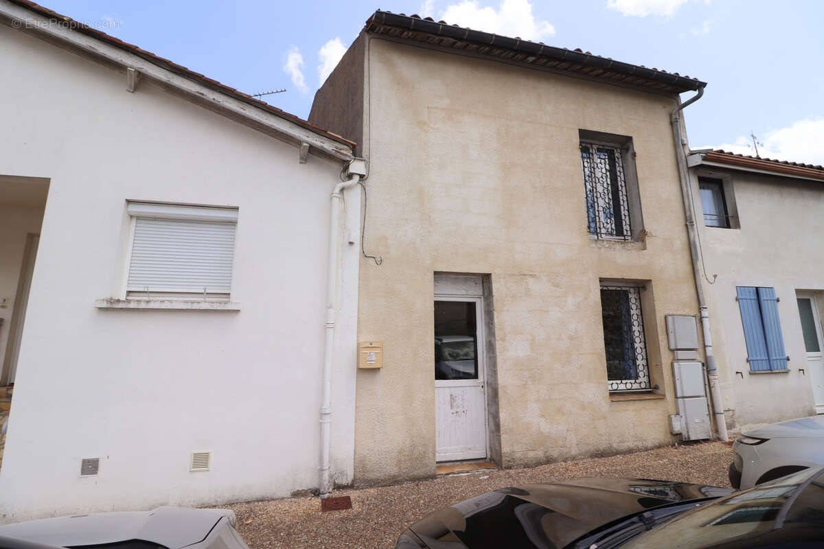 Maison à MONTENDRE