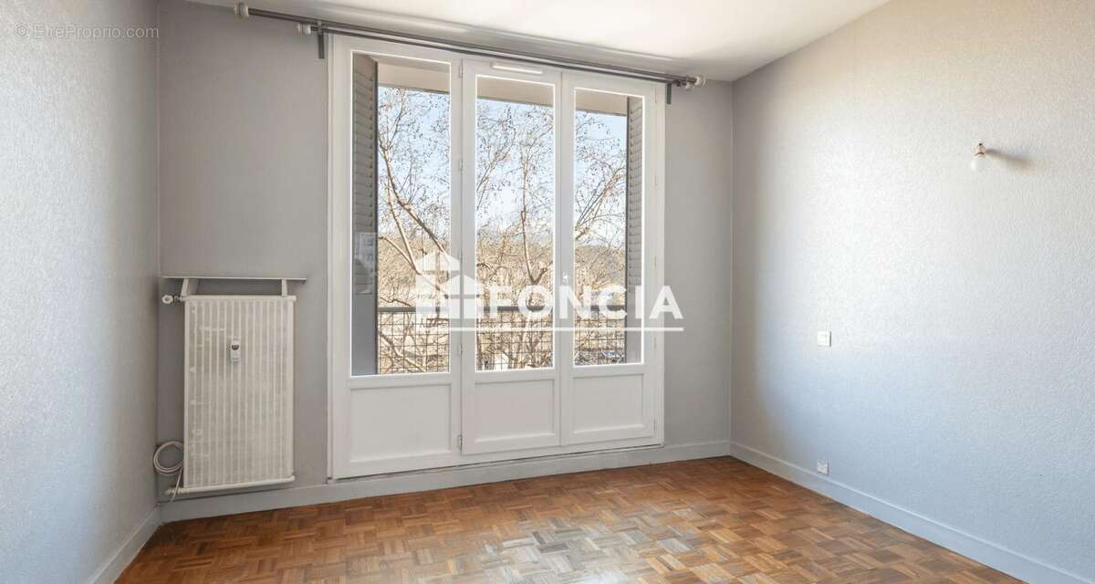 Appartement à LE PONT-DE-CLAIX
