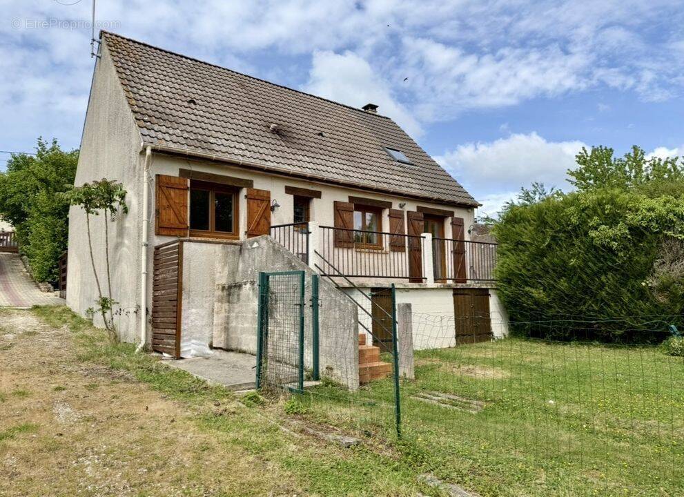 Maison à MONTIGNY-LENCOUP