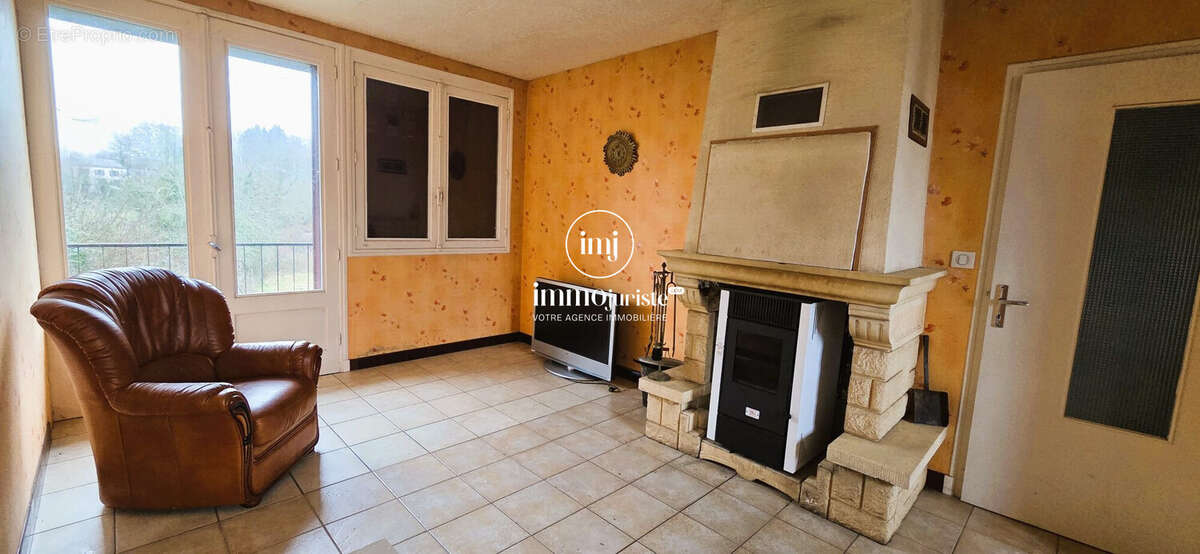 Maison à SAINT-PIERRE-DE-FRUGIE