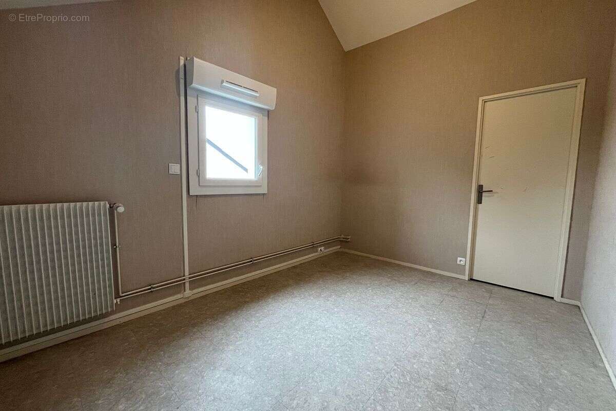 Maison à SAINT-FLOVIER