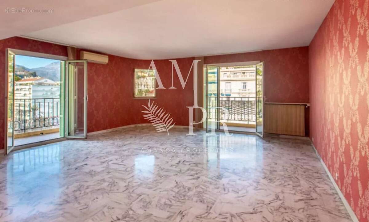 MENTON Centre - Superbe appartement Plein Centre  Ville de 105m2 - Vue Panoramique - photo 6