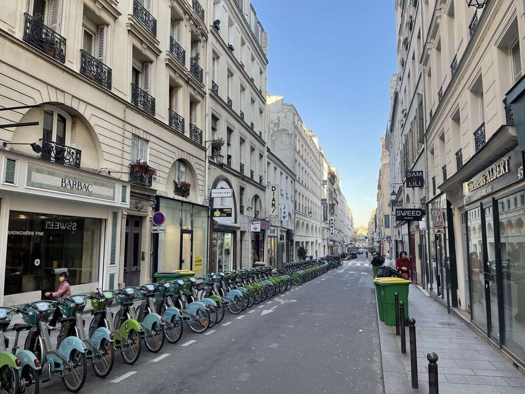 Autre à PARIS-2E