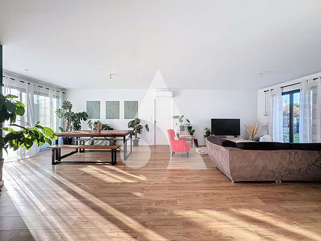 Maison à LESCURE-D'ALBIGEOIS