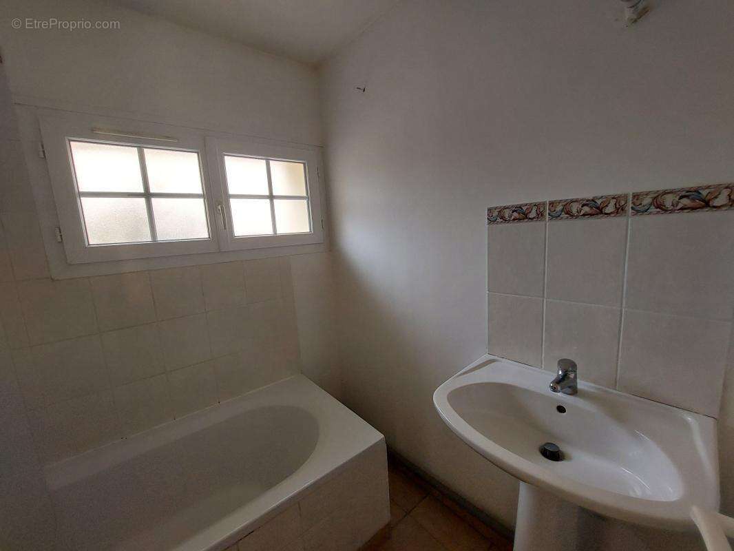 Maison à LA BONNEVILLE-SUR-ITON