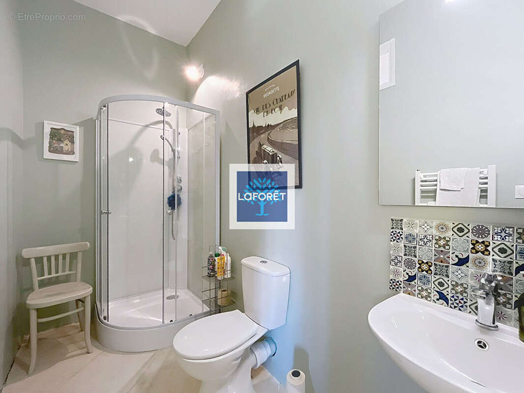 Maison à BUSSAC-FORET