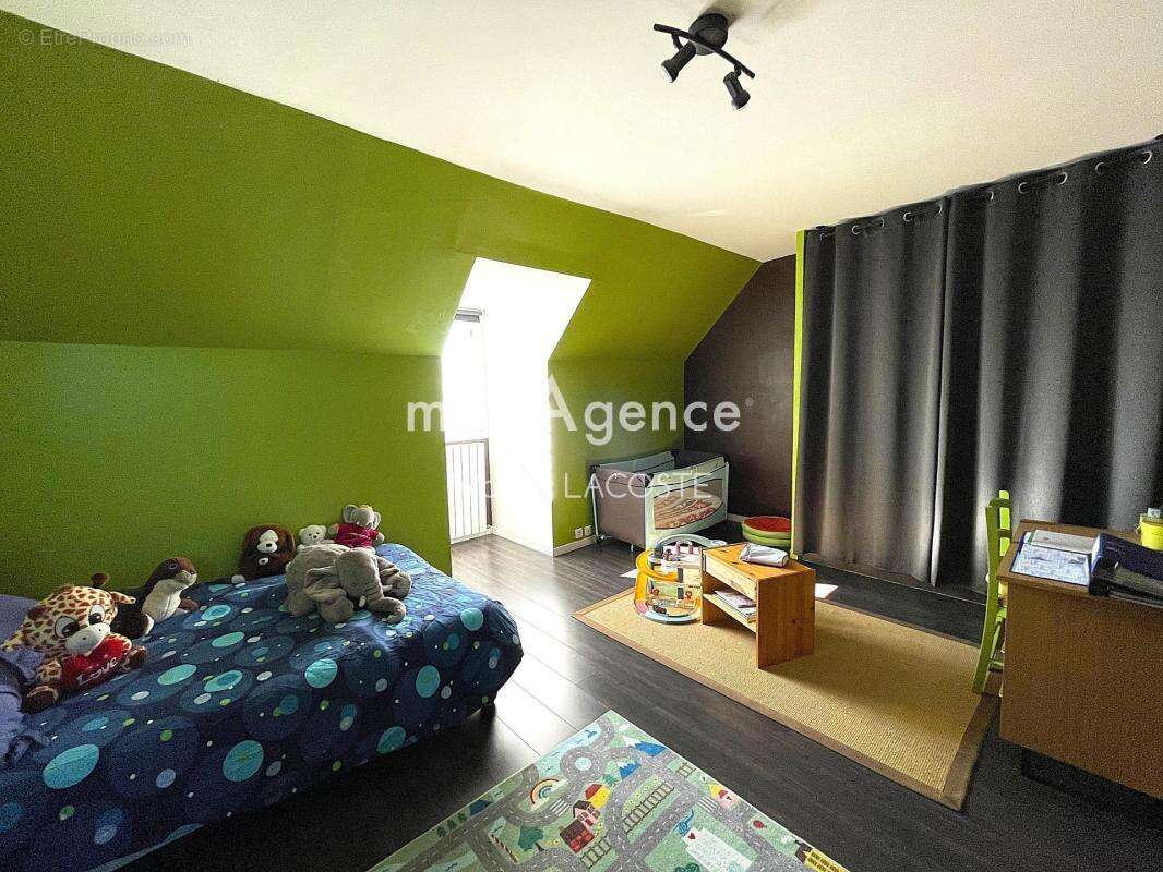 Maison à LES CLAYES-SOUS-BOIS