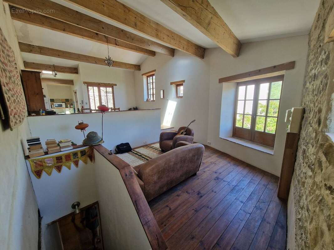 CORBIERES - Maison de village en pierre de type 4 avec terrasse - photo 8