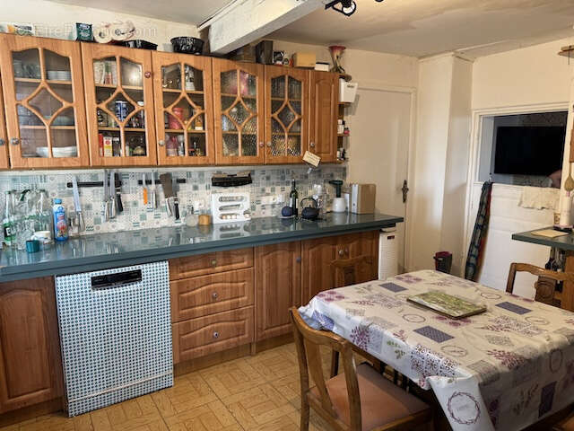 Impressionnante maison avec grange et jardin 6800m2 - photo 2