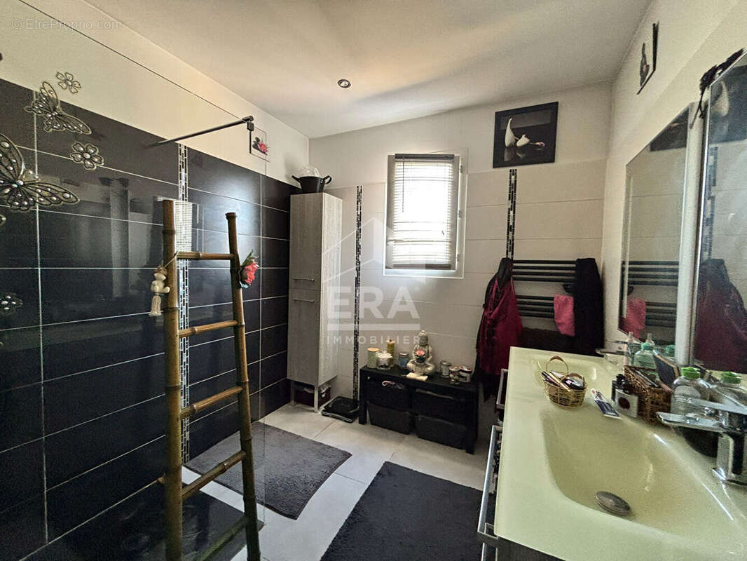 Maison à ROQUEBRUNE-SUR-ARGENS