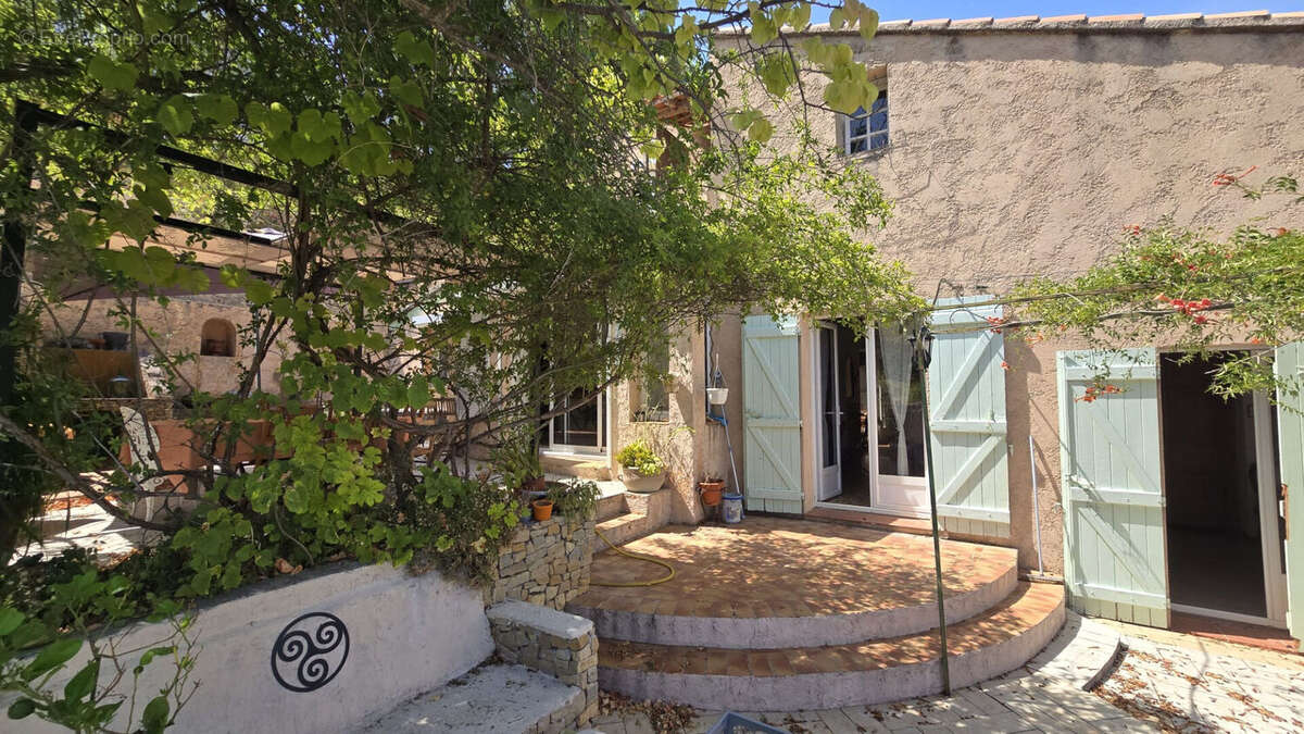 Villa spacieuse à vendre au Castellet - Exclusivité COUZINET IMMOBILIER - photo 5