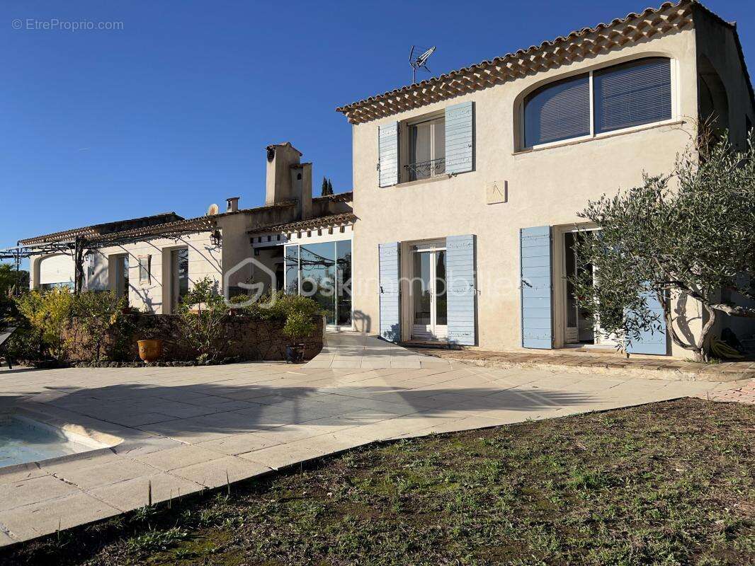 Maison à ROQUEBRUNE-SUR-ARGENS