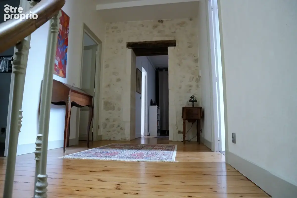 Saintes, centre historique, appartement 343 m2 - photo 11