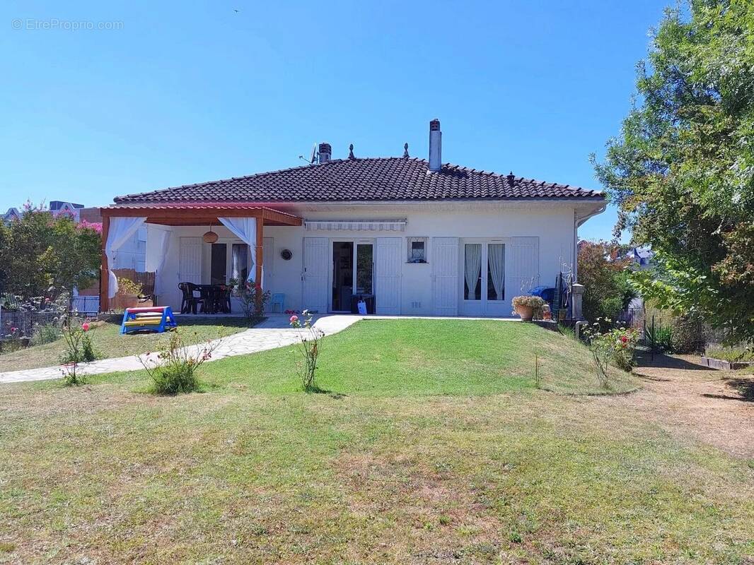 Maison à JONZAC