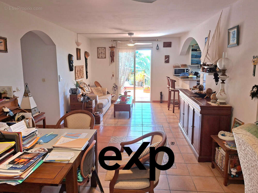 Maison 140 m² à Saint-Denis  - photo 5