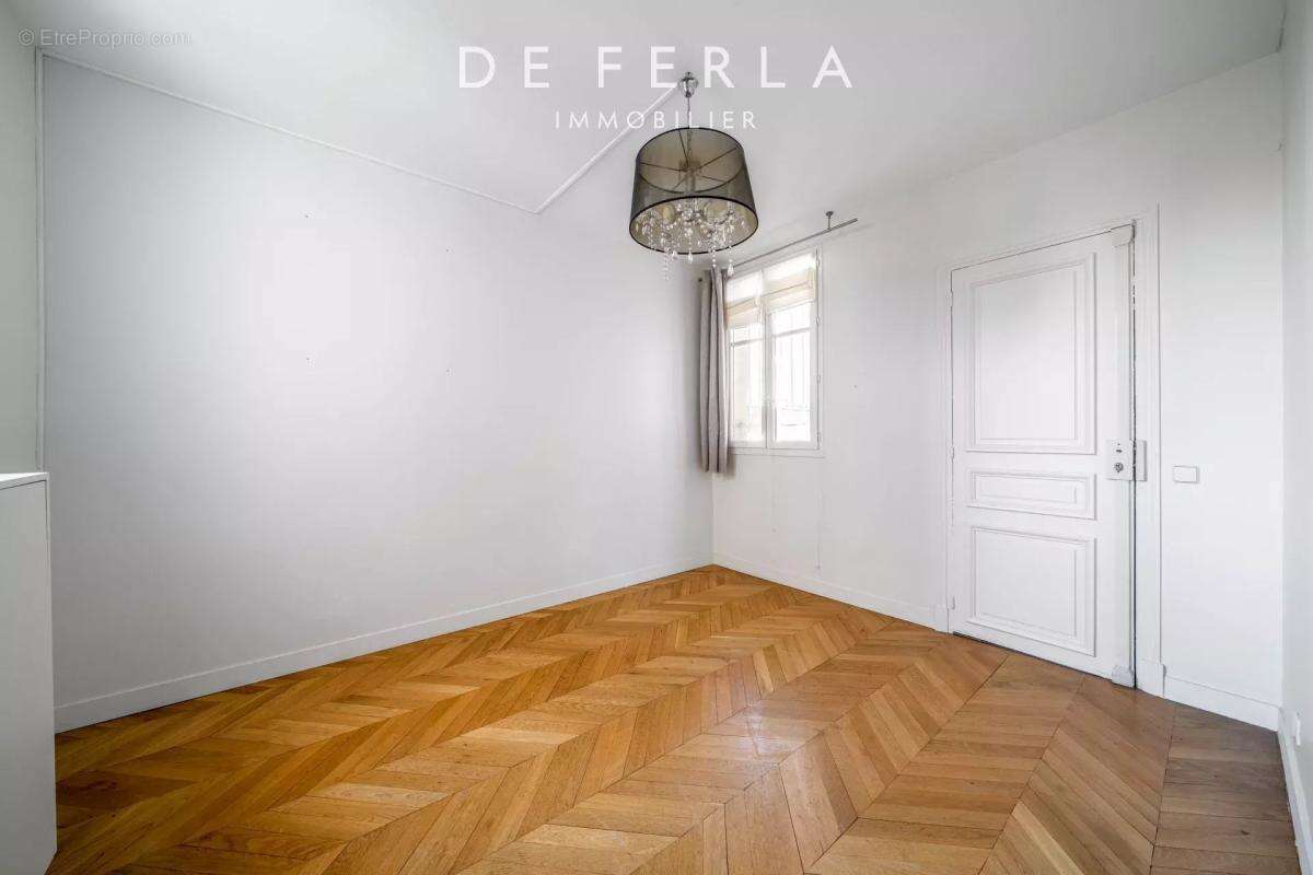 Appartement à NEUILLY-SUR-SEINE