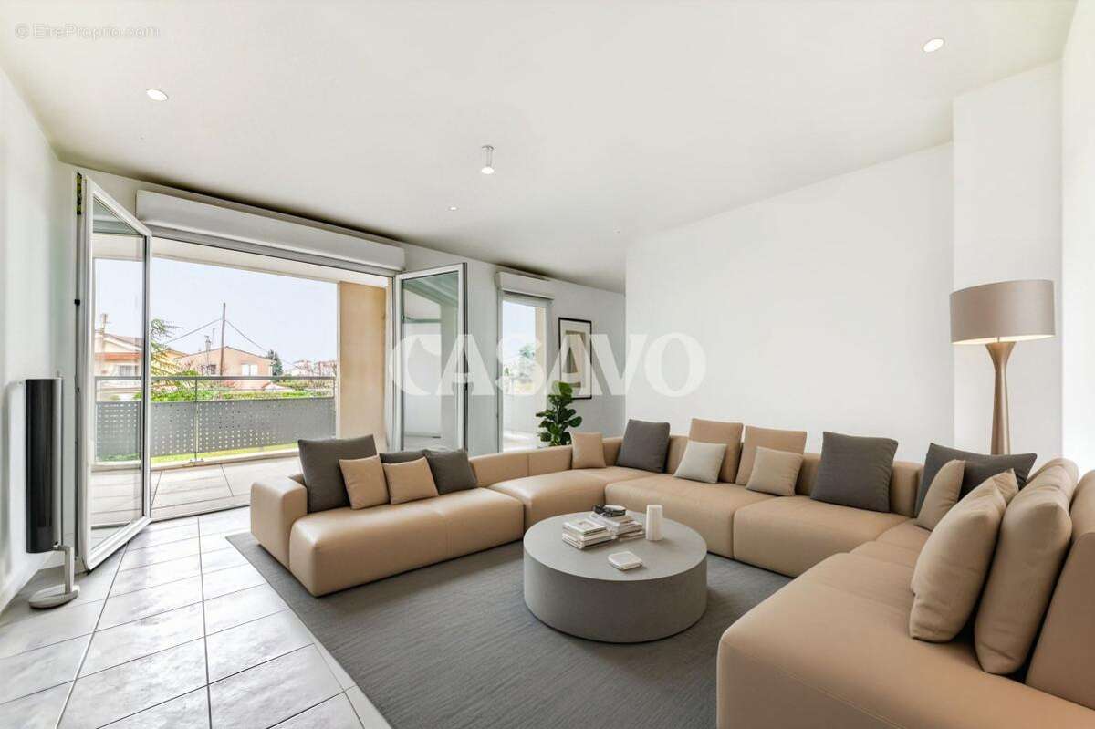 Appartement à DECINES-CHARPIEU