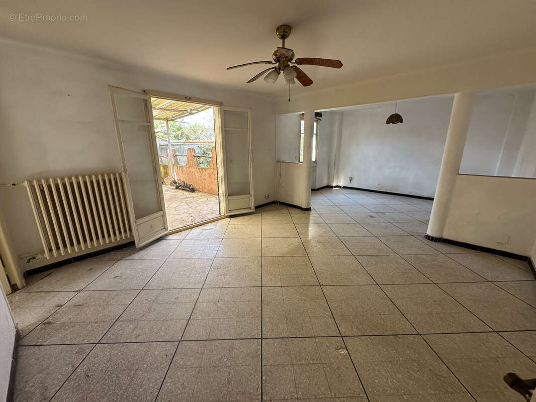 Maison à SAINT-LAURENT-DU-VAR