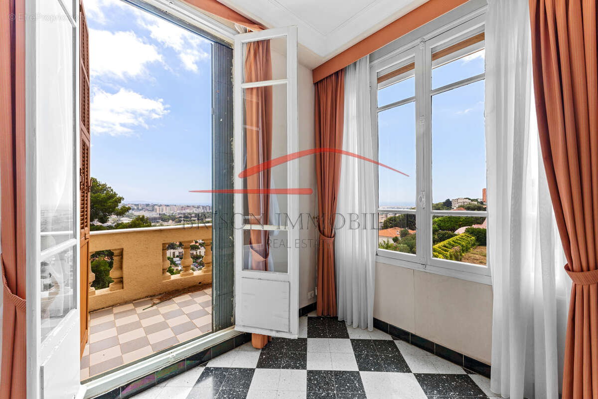 Maison à SAINT-LAURENT-DU-VAR