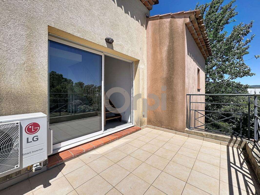 Appartement à ROQUEBRUNE-SUR-ARGENS