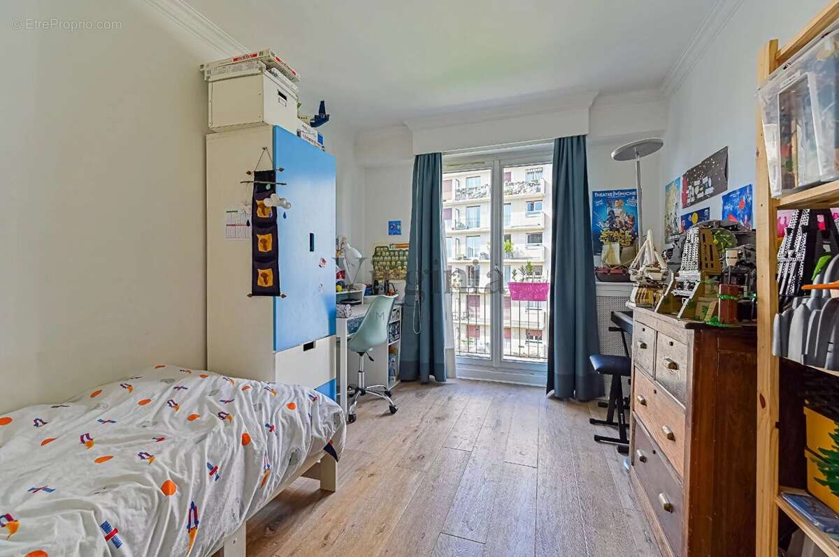 Appartement à CHARENTON-LE-PONT