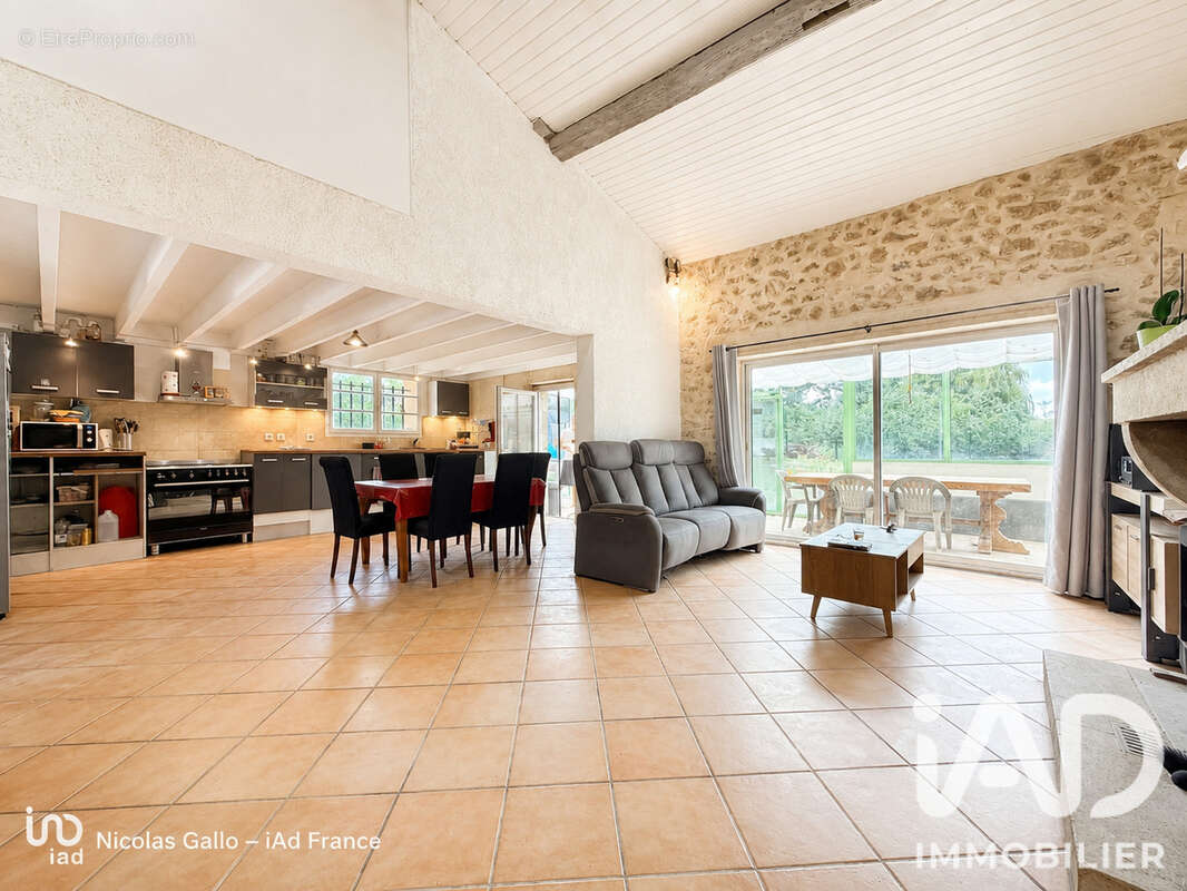 Maison 96 m² à Saint-Leon  - photo 5