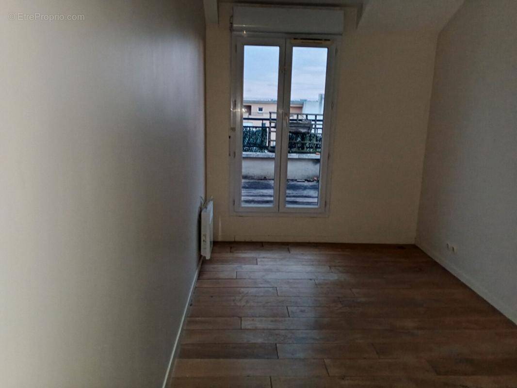 Appartement à VILLENEUVE-LA-GARENNE