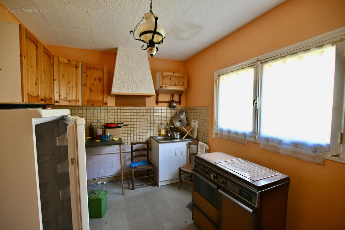 Commerce à QUARRE-LES-TOMBES