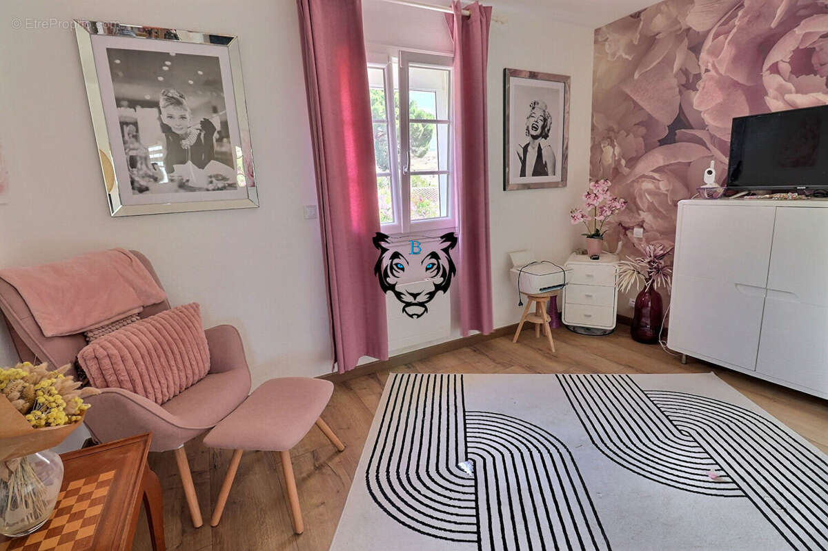 Maison à ROQUEBRUNE-SUR-ARGENS