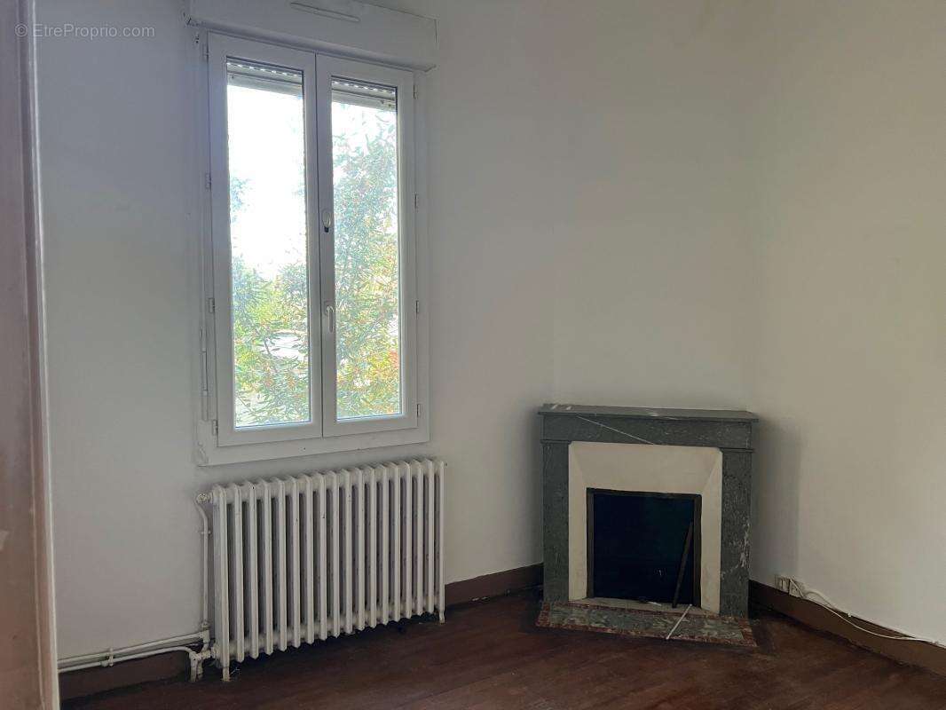 Opportunité  : maison de ville en pierre au cœur de saint-genès - photo 5