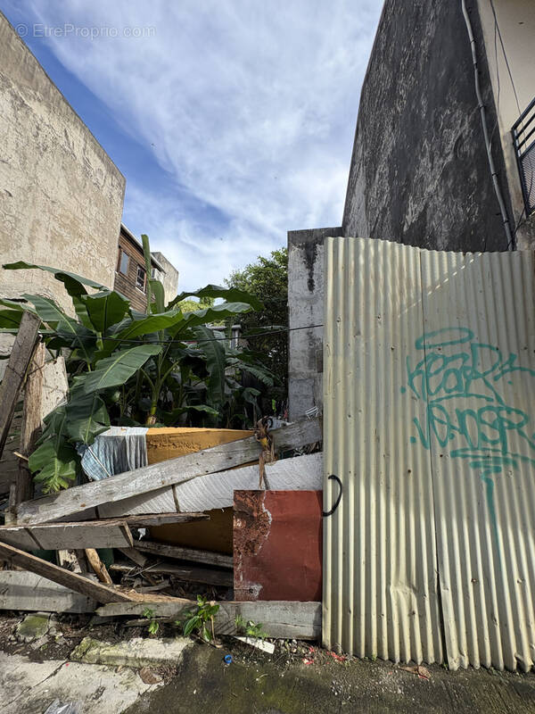 Terrain à POINTE-A-PITRE