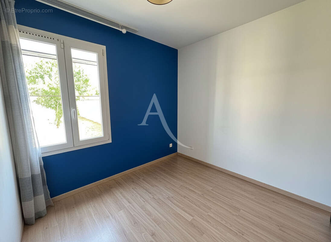 Maison de plain-pied avec garage , Confort et fonctionnalité - photo 8