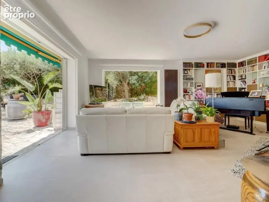 VILLEFRANCHE-SUR-MER  Appartement-villa de 107 m² avec plus de 300 m² de jardin - photo 8