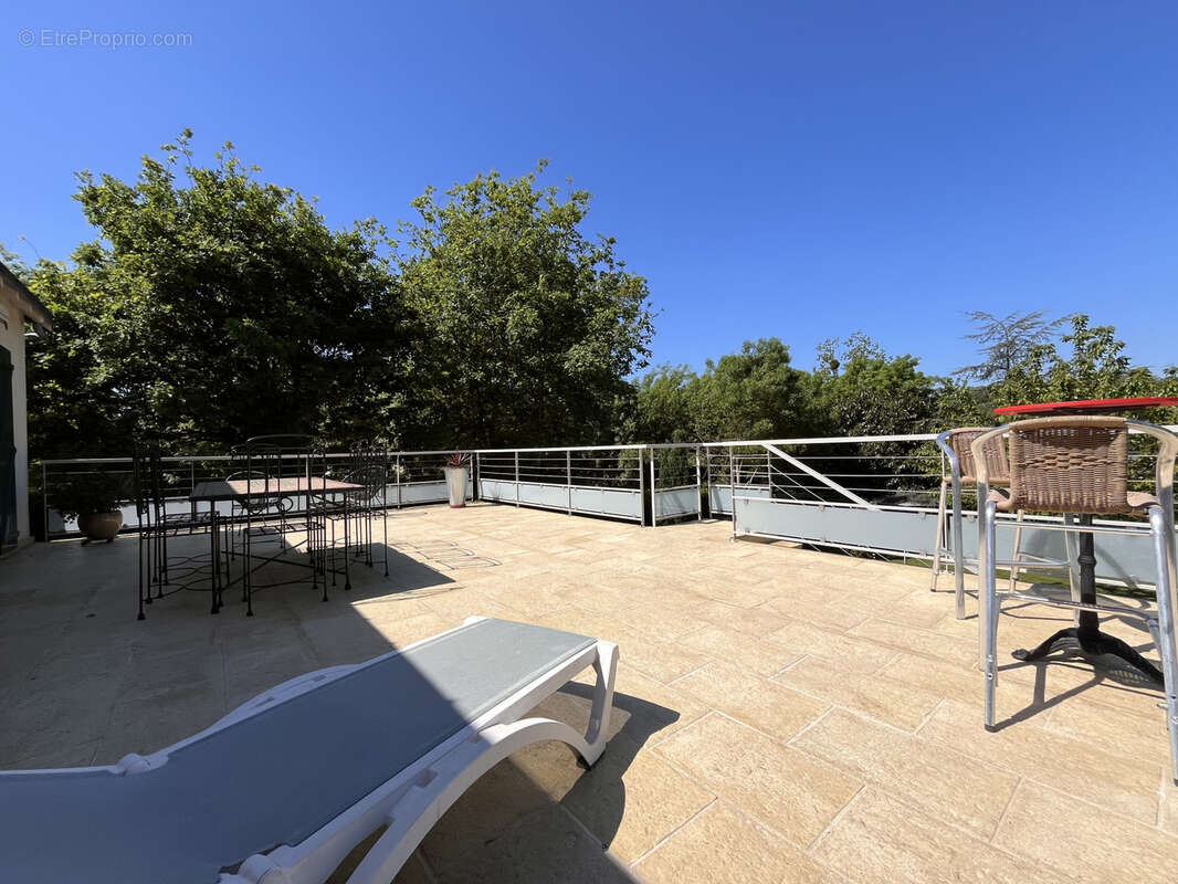 Maison à SAINT-ETIENNE-DE-MONTLUC