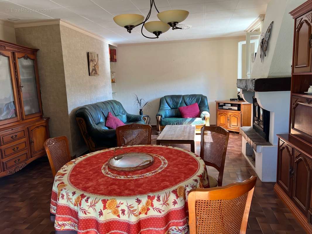 Maison à vendre à Oppède avec une vue sur la montagne du Luberon - photo 7
