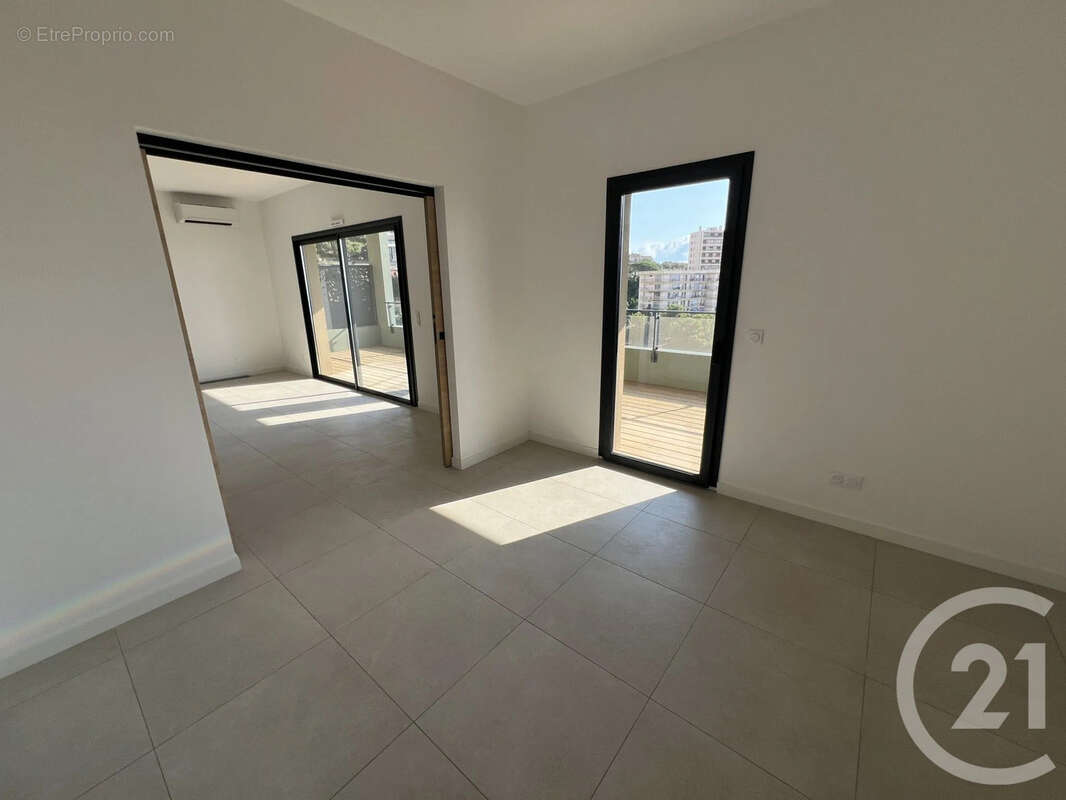 Appartement 87 m² à San-Martino-Di-Lota  - photo 11
