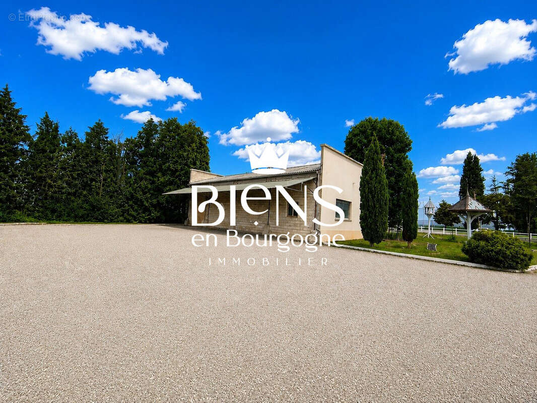 Commerce 200 m² à Beaune  - photo 3