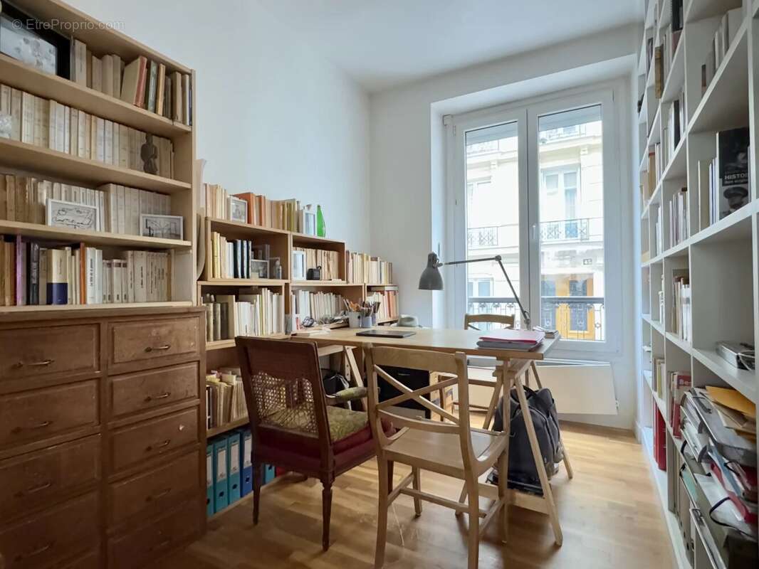 Appartement à PARIS-17E