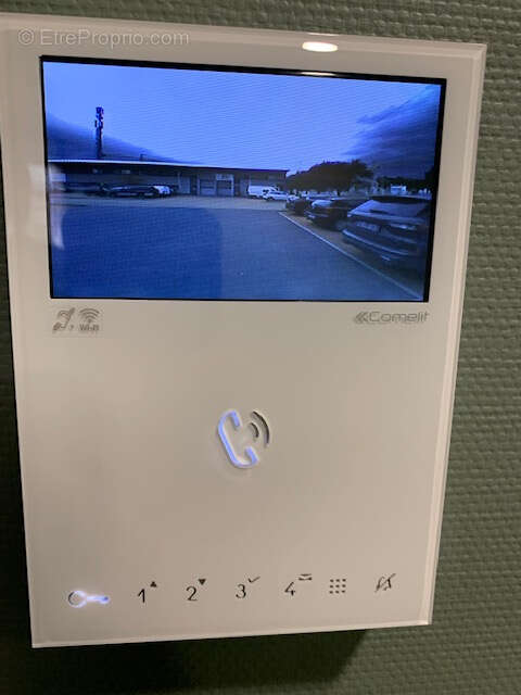 Commerce à LE COTEAU