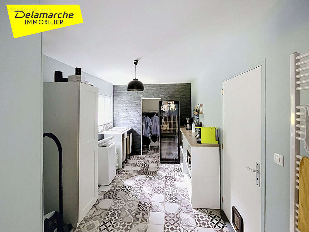EXCLUSIVITE propriété rénovée 5 chambres  avec dépendances sur un terrain d'env. 4550m²à  Equilly - photo 3