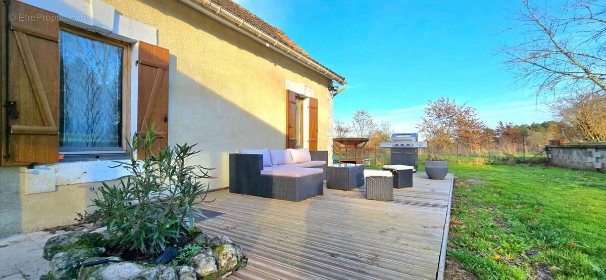 Maison à SAINT-MARTIAL-D'ARTENSET