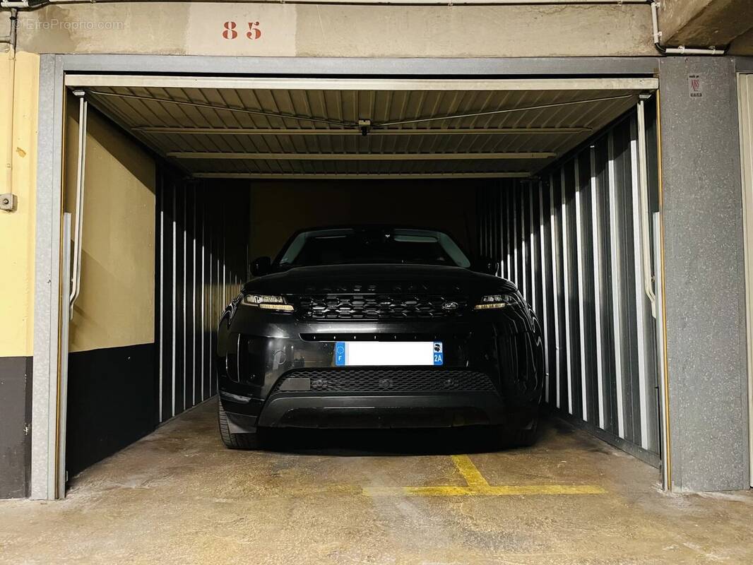 Parking à PARIS-16E