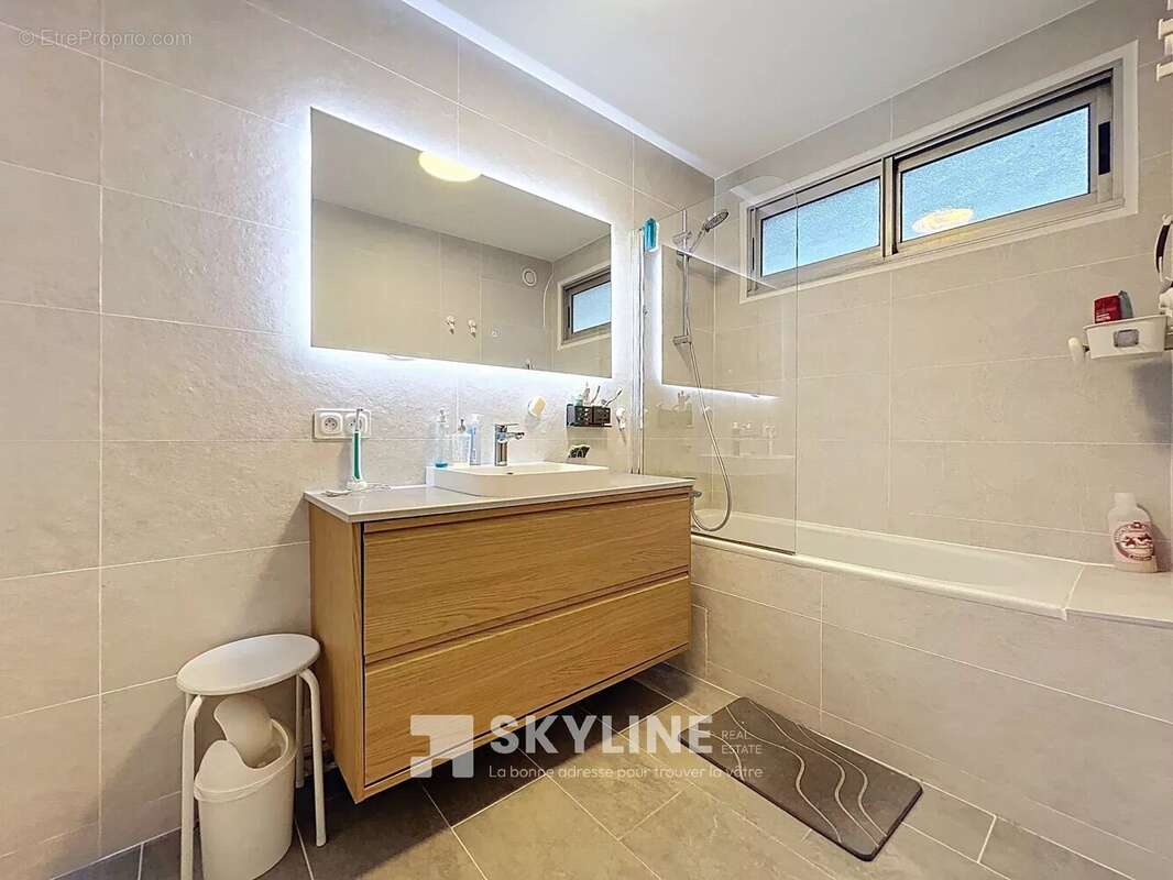 Appartement à MARSEILLE-2E