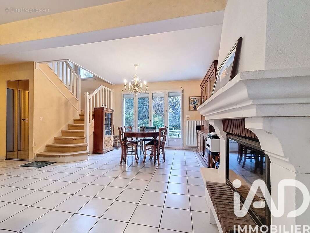 Maison 150 m² à Chevry-Cossigny  - photo 3