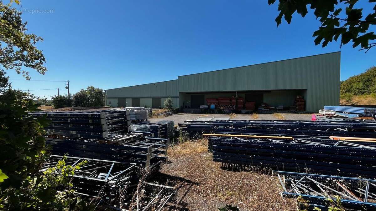 Commerce 1500 m² à Poursac  - photo 3