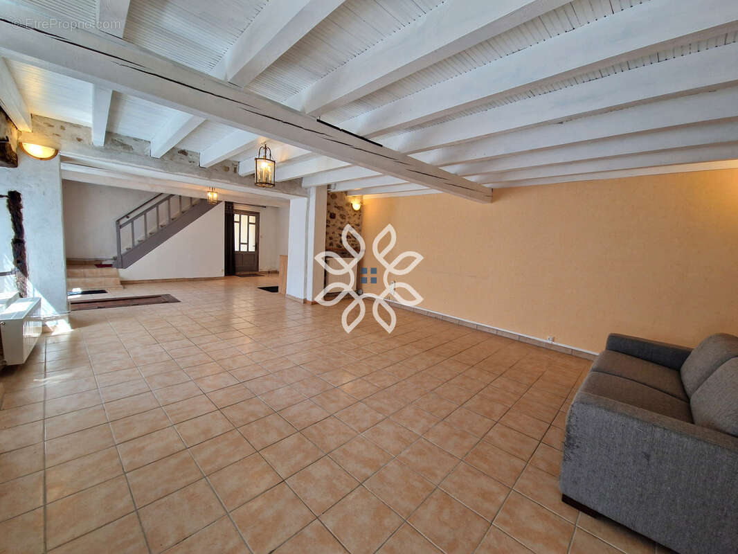 Maison en pierre de caractère au cœur de Lamothe - photo 7