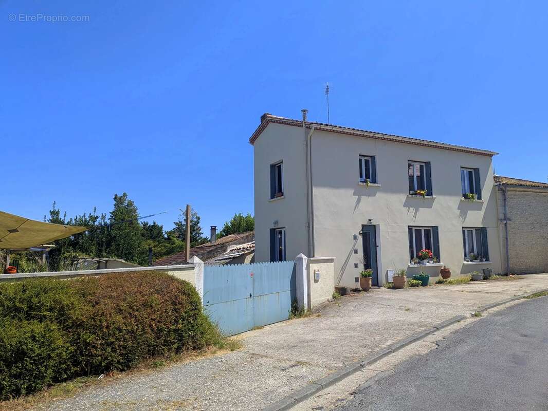Un véritable havre de paix au cœur de Mortagne-sur-Gironde - photo 17